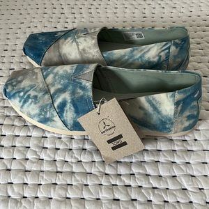 NWT Toms Women Alpargata Canvas Shoes